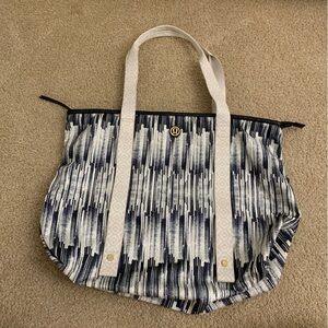 Lululemon Summer Lovin’ Tote